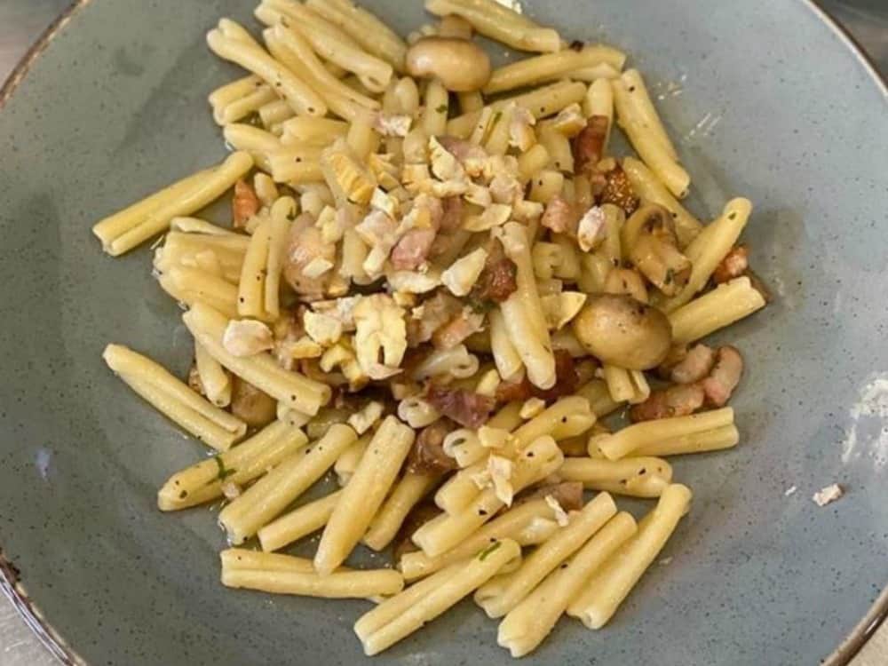 Fusillata Casereccia Smoked Pancetta Baby Mushrooms Garlic Parsley Chestnuts Italian Food Evesham